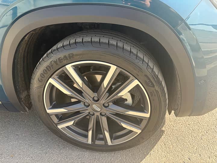 Фото 18 - Geely Monjaro