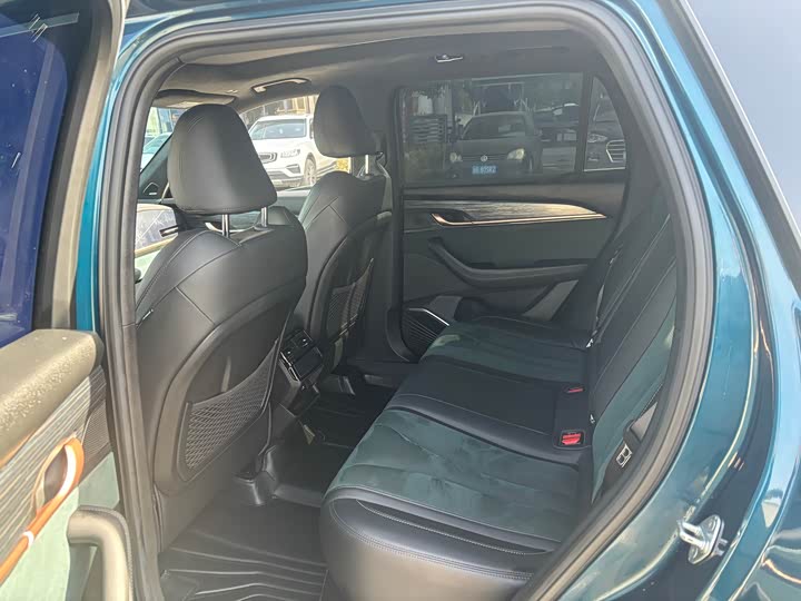 Фото 6 - Geely Monjaro