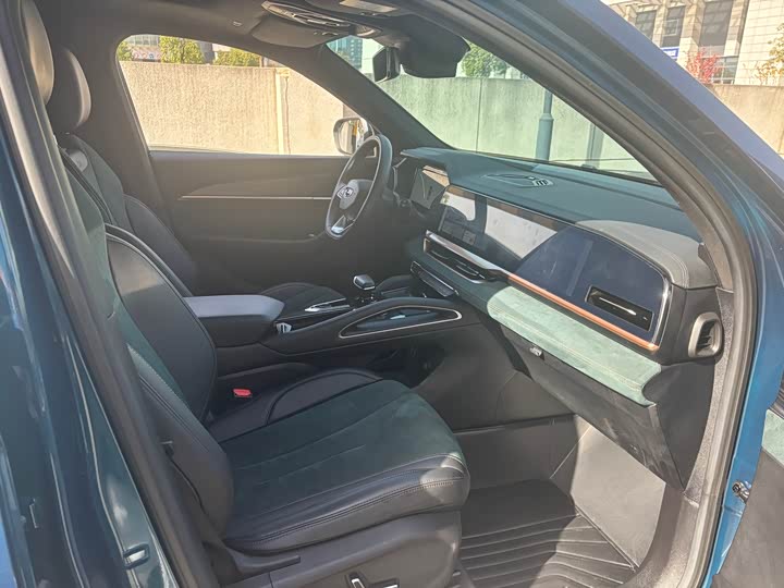 Фото 7 - Geely Monjaro