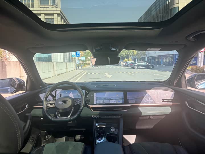 Фото 8 - Geely Monjaro