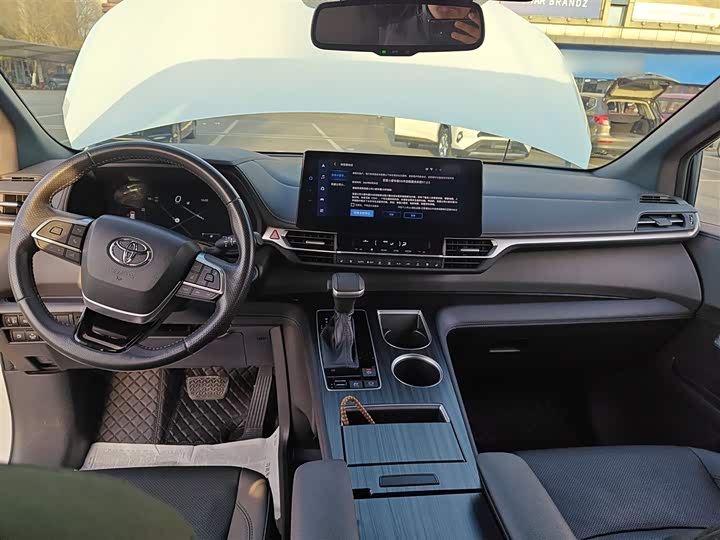 Фото 10 - Toyota Sienna