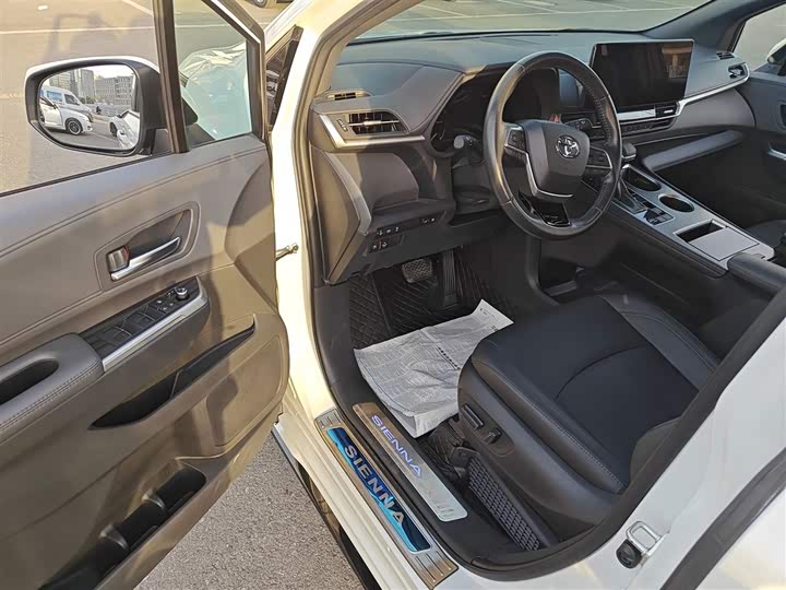 Фото 16 - Toyota Sienna