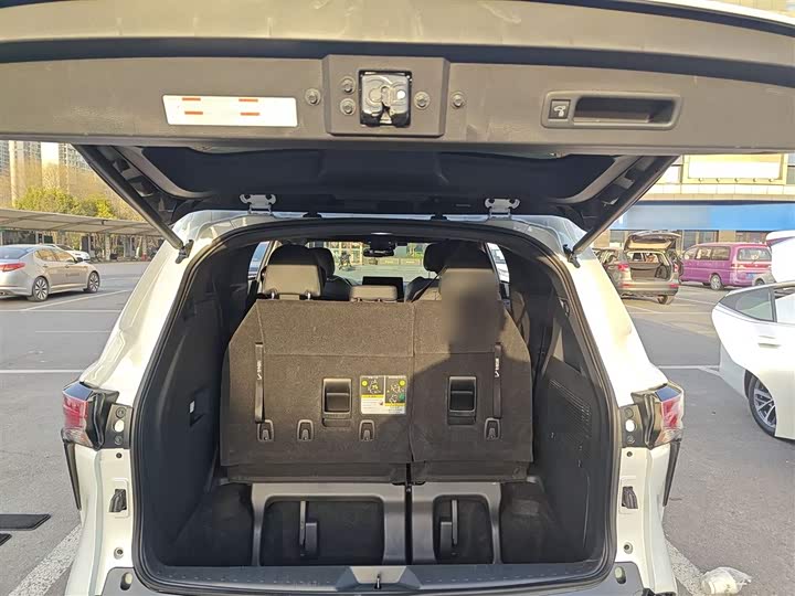 Фото 19 - Toyota Sienna