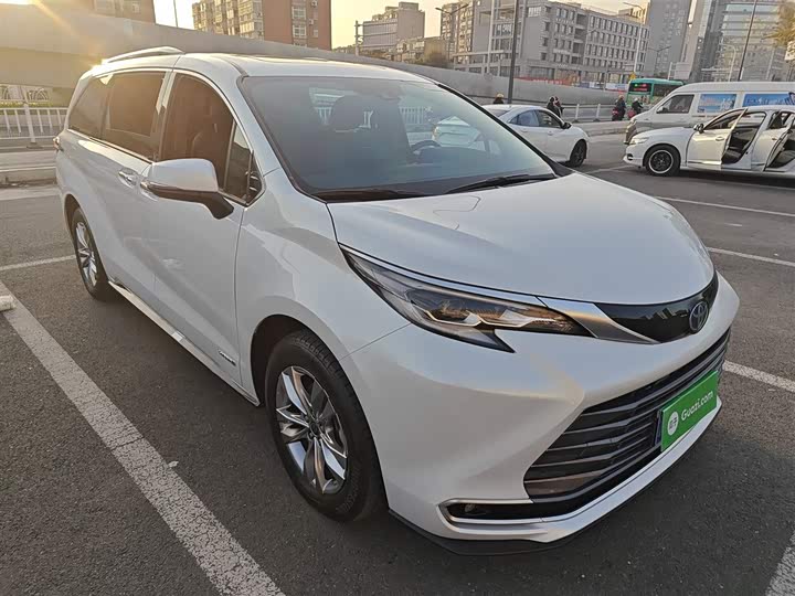 Фото 4 - Toyota Sienna