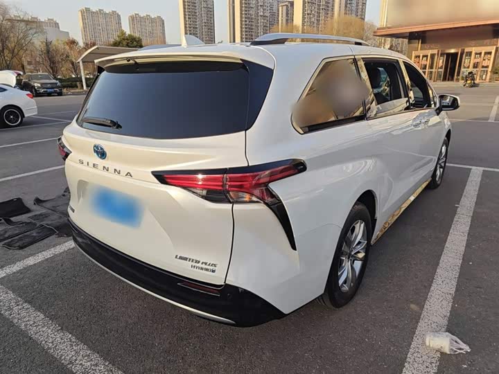 Фото 7 - Toyota Sienna