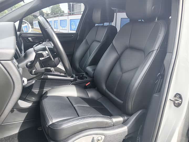 Фото 11 - Porsche Macan