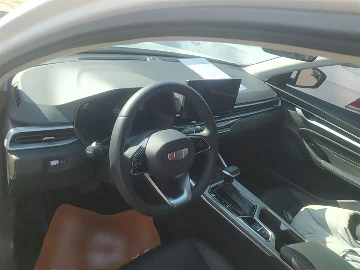 Фото 10 - Geely Emgrand