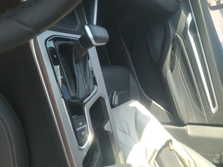 Фото 14 - Geely Emgrand