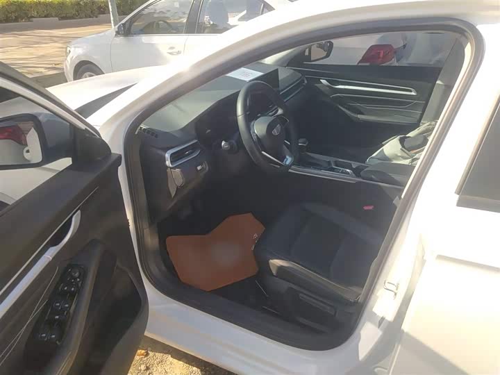 Фото 16 - Geely Emgrand