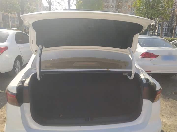 Фото 19 - Geely Emgrand