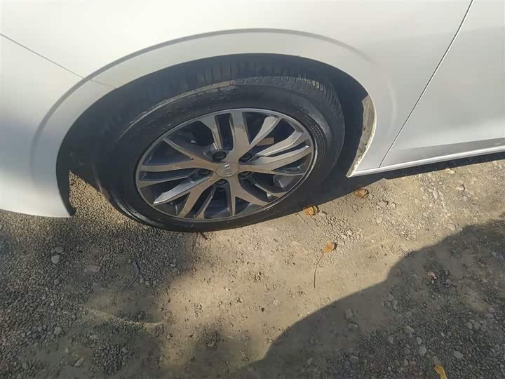 Фото 23 - Geely Emgrand