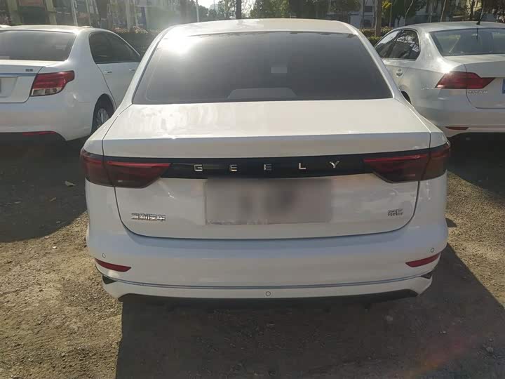 Фото 6 - Geely Emgrand