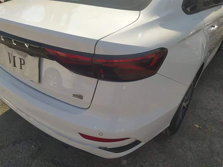 Фото 8 - Geely Emgrand