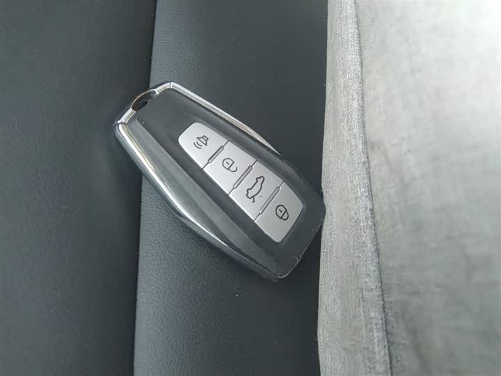 Фото 9 - Geely Emgrand