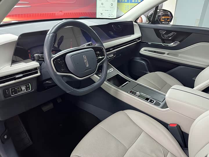 Фото 10 - Lincoln Corsair