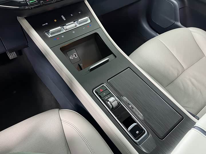 Фото 16 - Lincoln Corsair