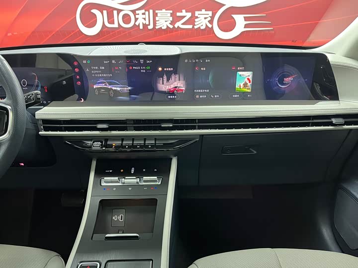 Фото 17 - Lincoln Corsair