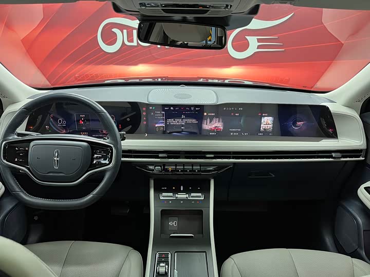 Фото 18 - Lincoln Corsair