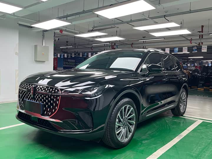 Фото 2 - Lincoln Corsair