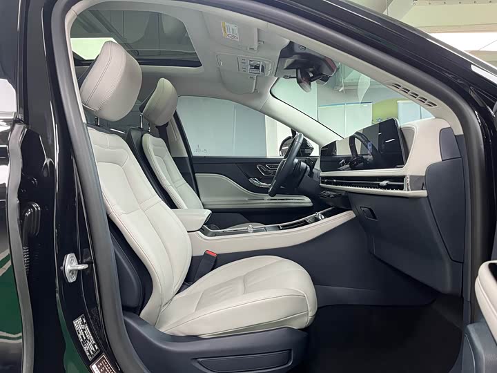 Фото 20 - Lincoln Corsair