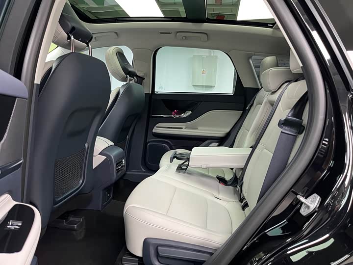 Фото 21 - Lincoln Corsair