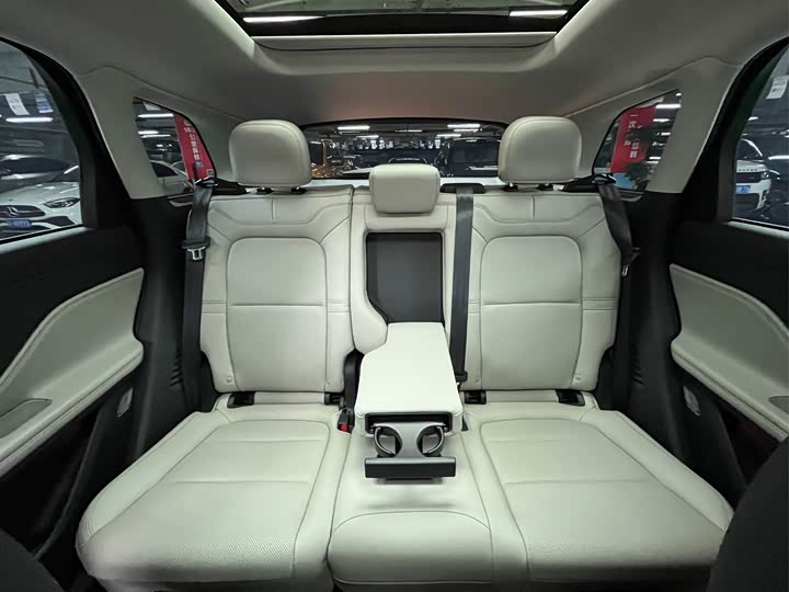 Фото 23 - Lincoln Corsair