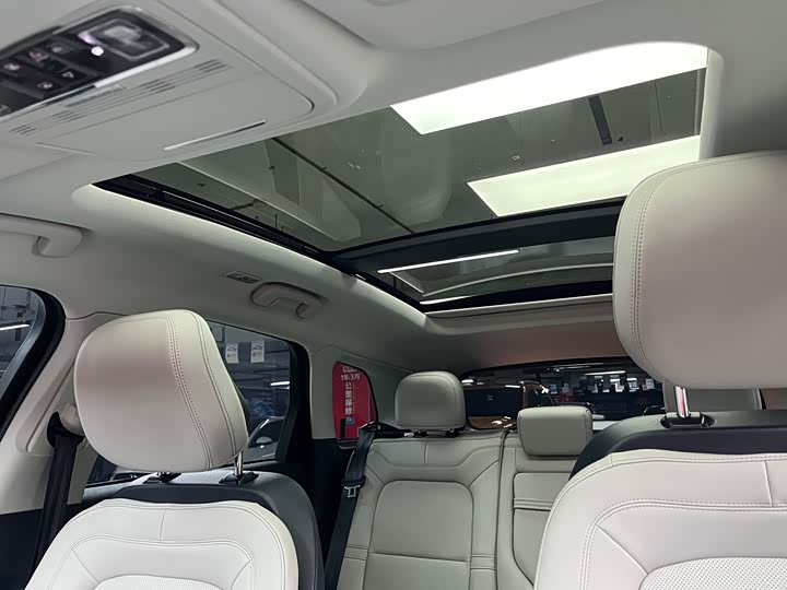 Фото 24 - Lincoln Corsair