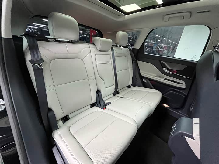 Фото 25 - Lincoln Corsair