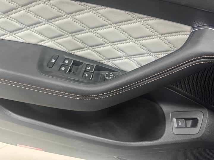 Фото 13 - Volkswagen Magotan