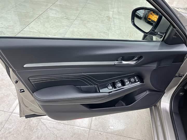 Фото 10 - Nissan Teana