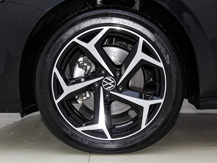 Фото 11 - Volkswagen Passat