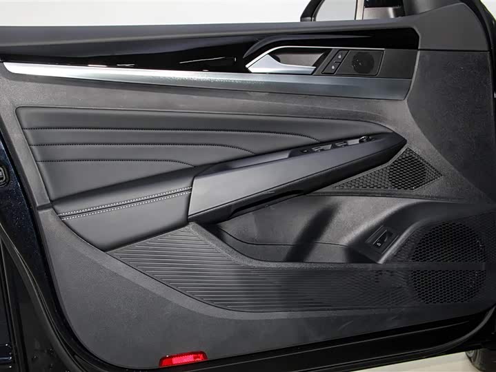 Фото 16 - Volkswagen Passat