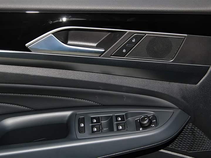 Фото 24 - Volkswagen Passat