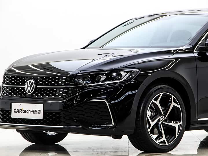 Фото 7 - Volkswagen Passat