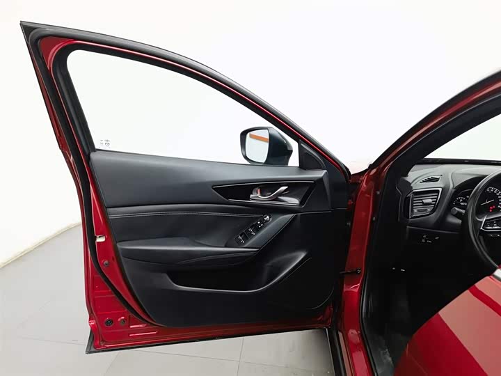 Фото 8 - Mazda CX-4