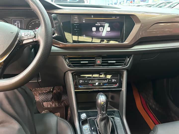 Фото 10 - Volkswagen Tharu