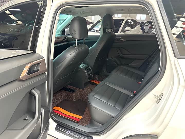 Фото 12 - Volkswagen Tharu