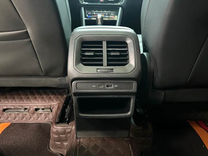 Фото 16 - Volkswagen Tharu