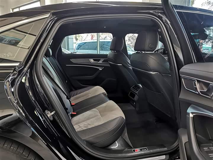 Фото 10 - Audi A6L Hybrid