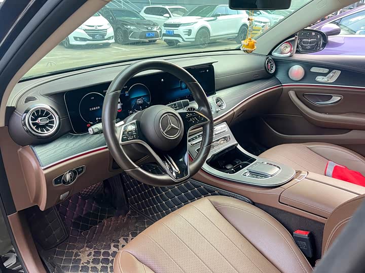 Фото 3 - Mercedes-Benz E-Class