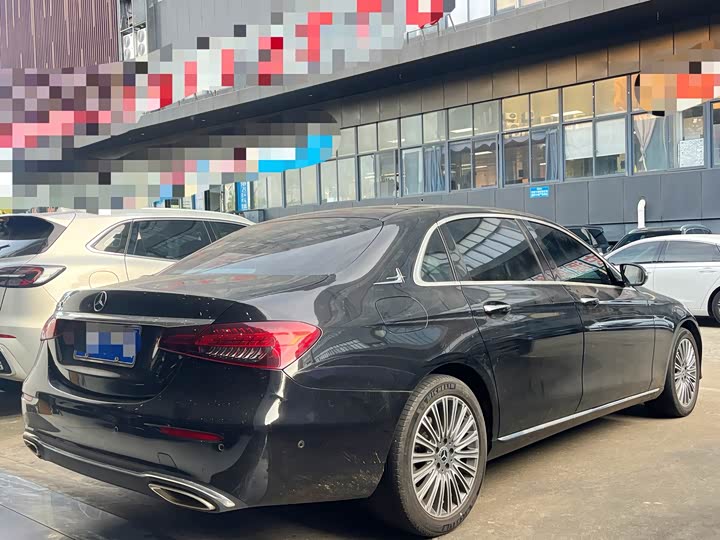 Фото 5 - Mercedes-Benz E-Class