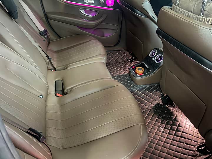 Фото 9 - Mercedes-Benz E-Class