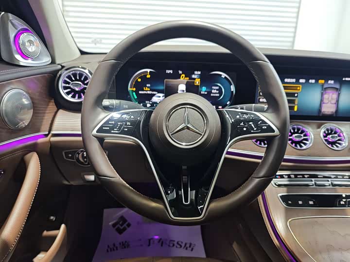 Фото 10 - Mercedes-Benz E-Class