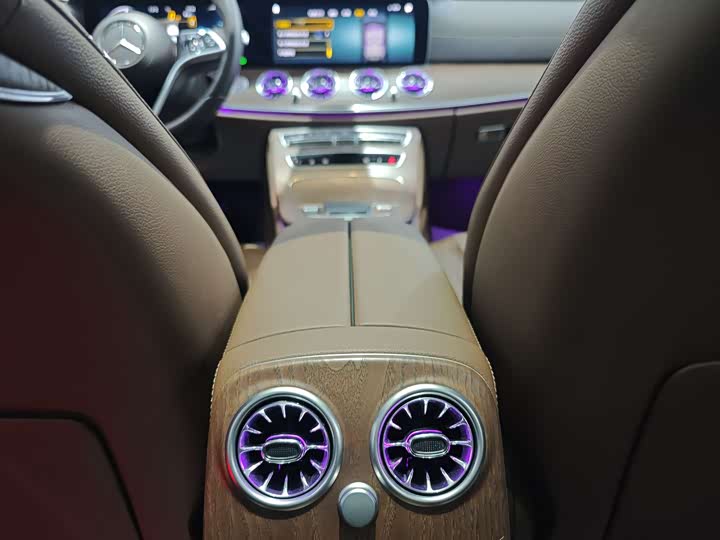 Фото 11 - Mercedes-Benz E-Class