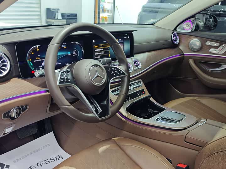 Фото 15 - Mercedes-Benz E-Class