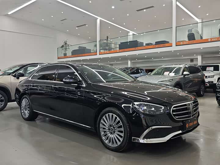 Фото 3 - Mercedes-Benz E-Class