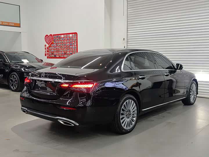 Фото 4 - Mercedes-Benz E-Class