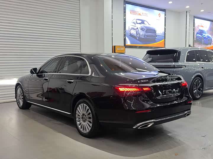 Фото 5 - Mercedes-Benz E-Class