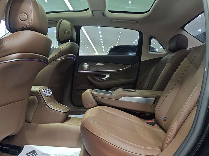 Фото 7 - Mercedes-Benz E-Class