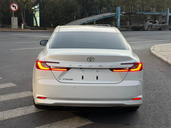 Фото 3 - Toyota Camry